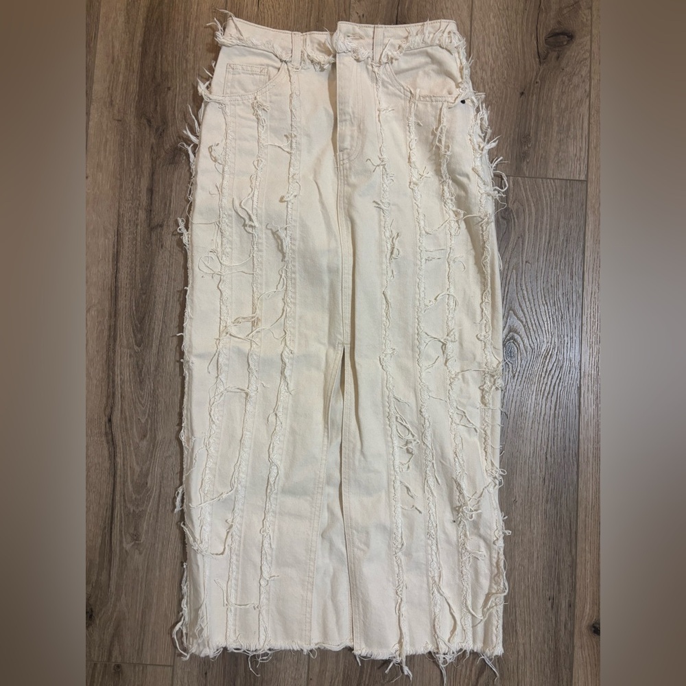 Frayed Cream midi skirt middle slit